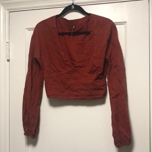 Free People red v-neck crop top with long balloon sleeves ❤️
